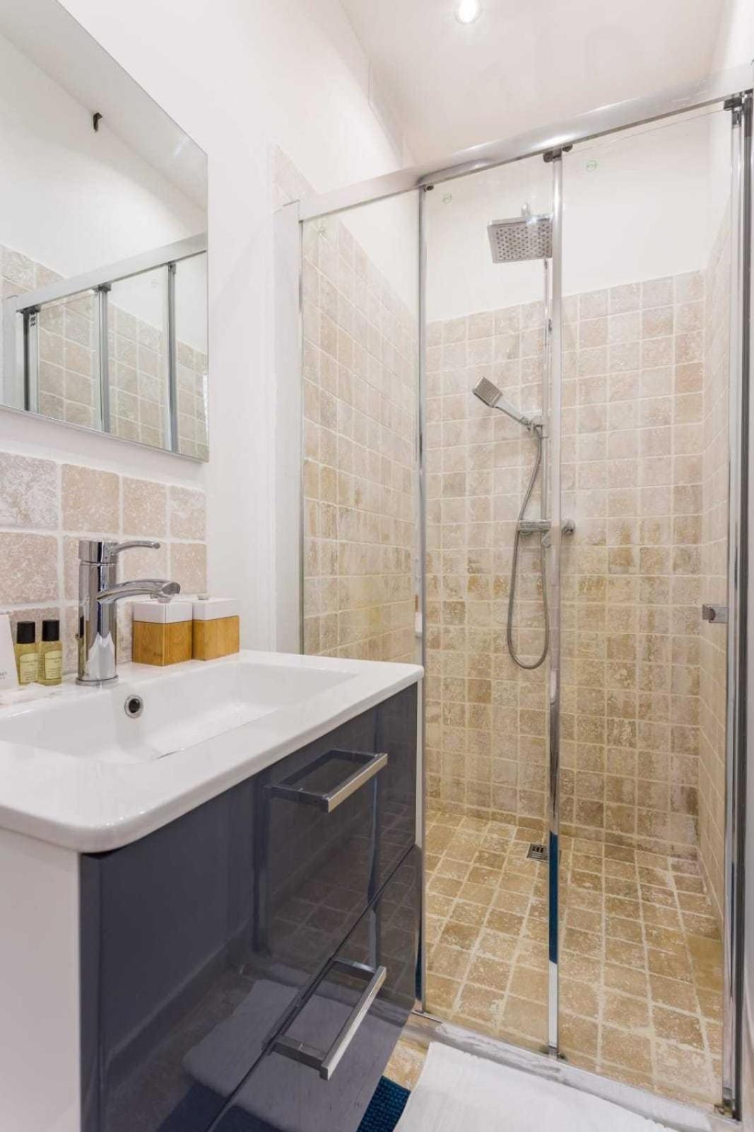 Cosy -2p- Place De Clichy-gare Saint Lazarre Apartment Paris