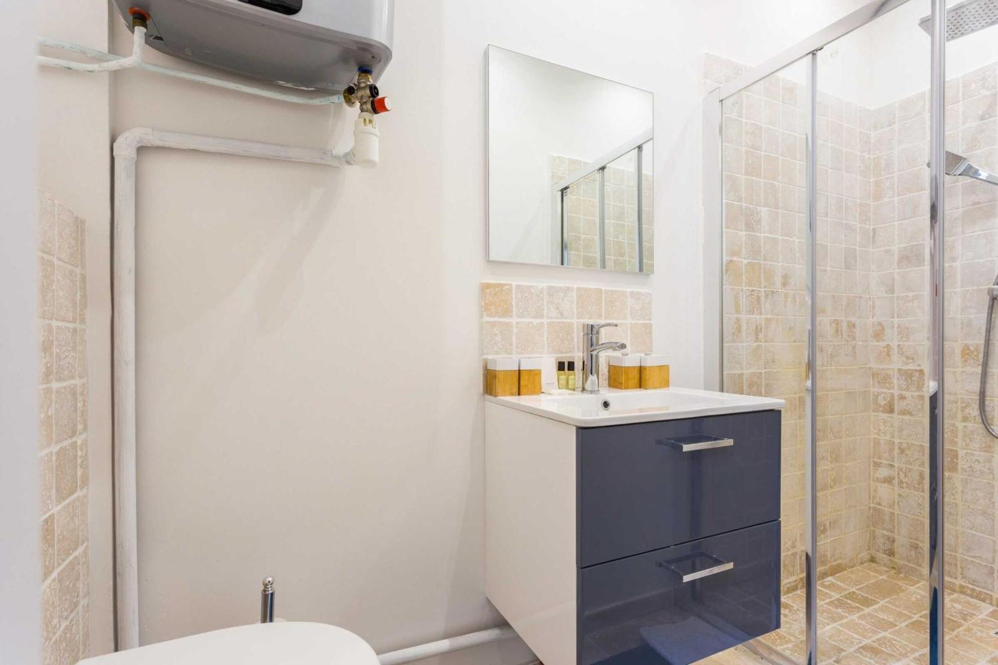 Cosy -2p- Place De Clichy-gare Saint Lazarre *