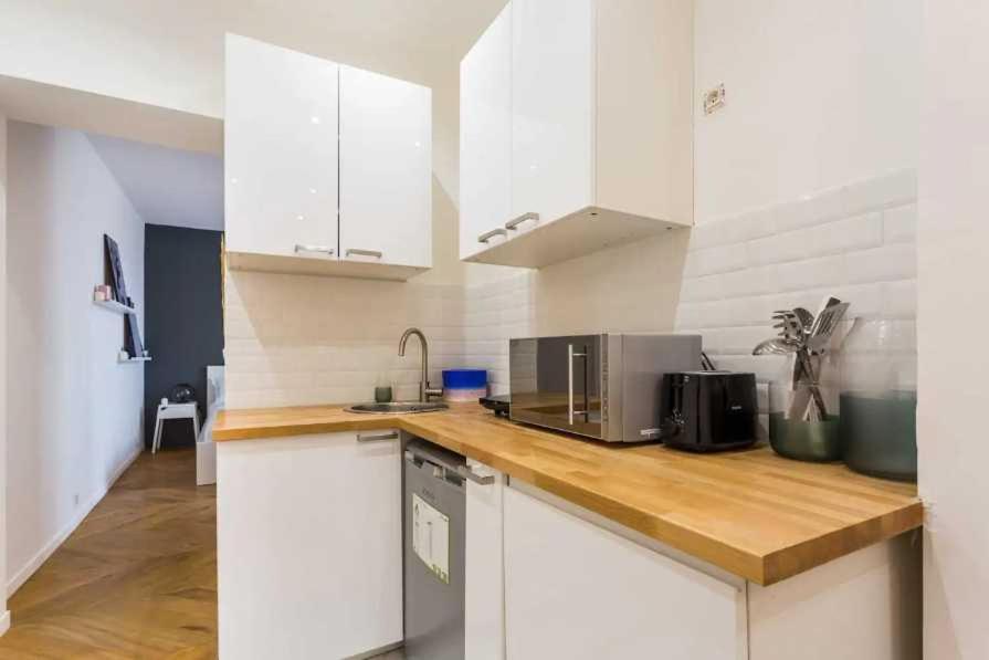 Cosy -2p- Place De Clichy-gare Saint Lazarre Paris